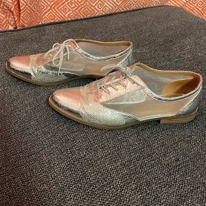 Abound, silver cracked metallic oxfords size 11
